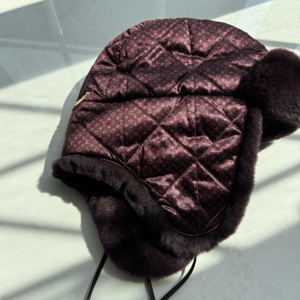 Louis Vuitton  Winter Hat ushanka in Burgundy